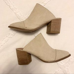 Report Tan Textured Mules